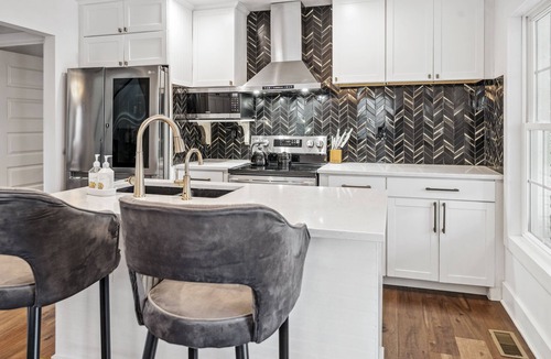St. Matthews House | 5 bedroom-3 King Beds, 3.5 Bath, 15 min. To downtown
