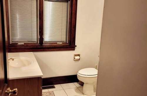 Meade County House | 5-bedroom farmhouse in the heart of farm & ranch country.
