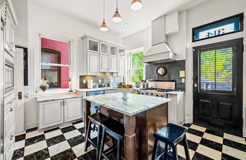 Old Louisville House | 5 Beds Victorian Mins to UL/Downtown Hot Tub Firepit Speakeasy Luxe Amenities