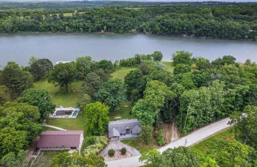 Shell Knob House | 5 BR lakefront home with swim dock bunk room High Speed WiFi