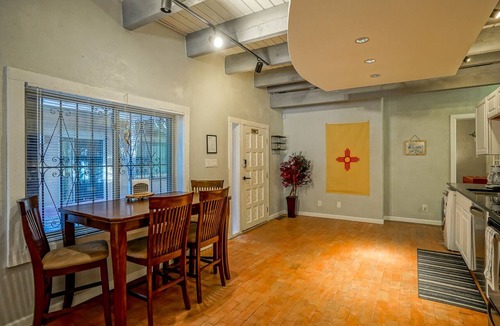 West Old Town Apartment | #5: Walk to Old Town Plaza, King & Queen beds, 2 TV's