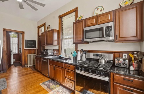 Council Bluffs House | 537C) Two Historic Homes | 11 Bedrooms | Downtown