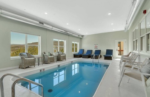 Hollister House | 548 m² House ∙ 9 bedrooms ∙ 28 guests