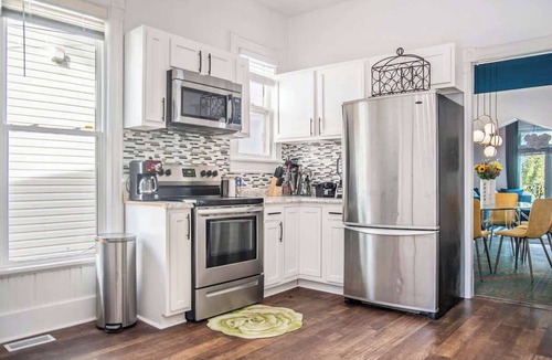 Southeast Omaha House | 5BR Family Retreat | 14ft Swim Spa + Pool Table