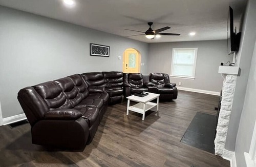 Beechmont House | 5BR House Near Kentucky Exposition Center with Pool