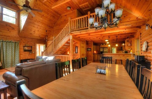 Almond Cabin | 5br Log Cabin: Hot Tub, Game Room, Yard, Firepit & Starlink! Fontana/Bryson/NOC
