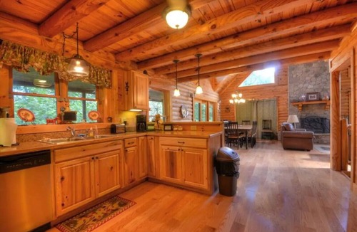 Almond Cabin | 5br Log Cabin: Hot Tub, Game Room, Yard, Firepit & Starlink! Fontana/Bryson/NOC