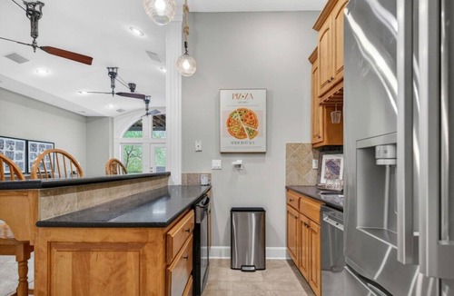 Lee's Summit House | 5BR Luxury retreat near World Cup Stadium