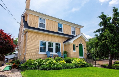 Schnitzelburg House | 5BR w/6 King Beds + Hot Tub