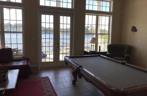 Mid America House | 6 Br, 7 bath, sleeps 12