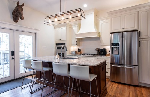 Highlands Douglass House | 6 King Beds | Hot Tub | Highlands Mansion