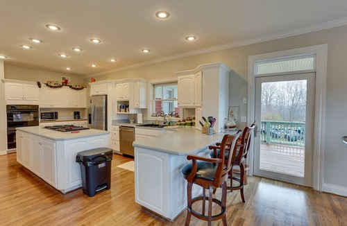 Shelbyville House | 6 Mi to Bourbon Trail: Group Estate on 20 Acres