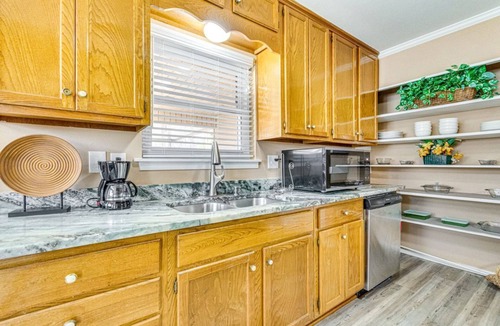 Little Rock House | 6 Mi to Dtwn: Home w/Huge Fenced Yard & Fire Pit