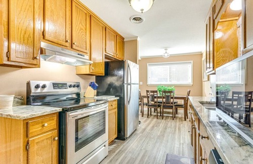 Little Rock House | 6 Mi to Dtwn: Home w/Huge Fenced Yard & Fire Pit
