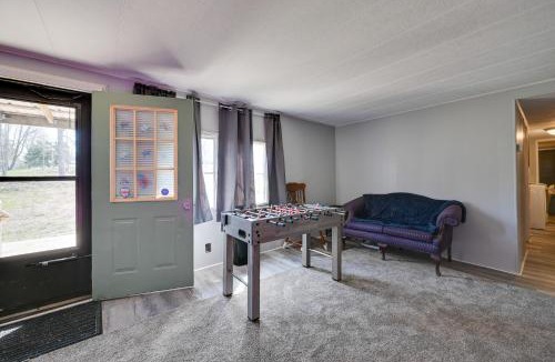 Radcliff House | 6 Mi to Fort Knox! Rural Family Home, Pets Welcome