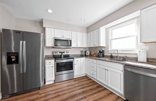 Williamstown House | 6BR Near Ark! Ample Parking, 3 Baths, Sleeps 16!