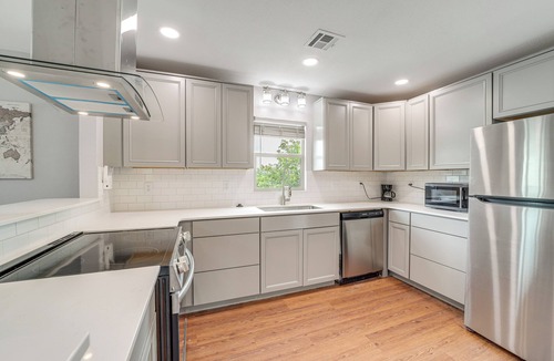 Oakhurst Apartment | 7 Mi to Dtwn: Authentic Haunted Apt in Tulsa!