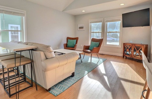 Manteo House | 7550 Presleys Palace * Walk to Historic Downtown
