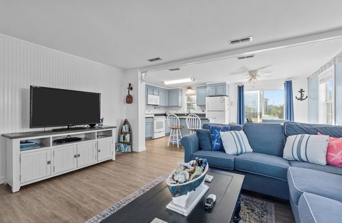Hatteras House | 7933-Salty Sea-Gal - Hatteras Village Getaway Near Beach & Dining