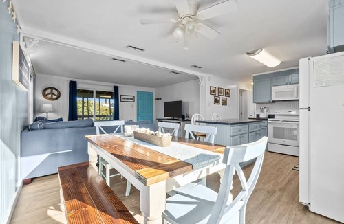 Hatteras House | 7933-Salty Sea-Gal - Hatteras Village Getaway Near Beach & Dining