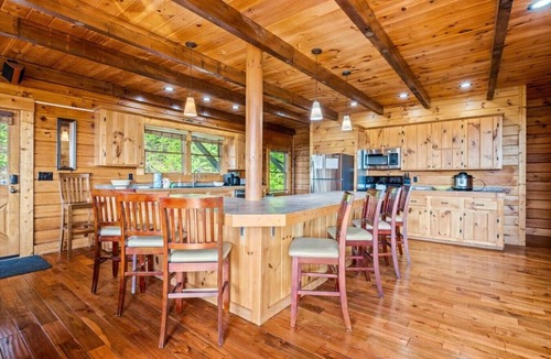 Gatlinburg - Pigeon Forge Cabin | 7BR w/Incredible Views! Hot Tub*Game Room*Resort