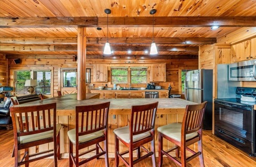 Gatlinburg - Pigeon Forge Cabin | 7BR w/Incredible Views! Hot Tub*Game Room*Resort