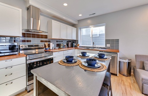New Albany House | 7Mi Louisville Pet-Friendly Home