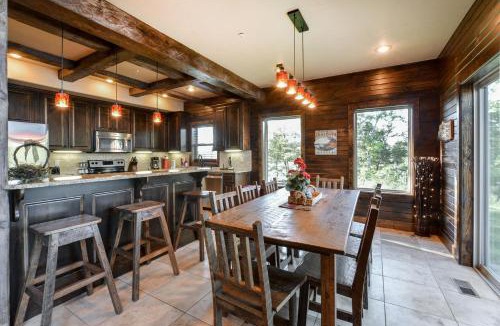 Lampe House | 8 Bed Luxury Lakefront Villa Amazing View 2 Pools Free Resort Amenities Dock
