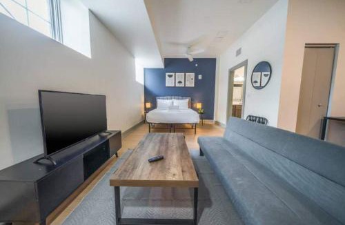 Downtown Louisville Apartment | 8 Unit Cozy & Bright Loft with Free Parking