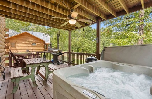 Branson Cedars Cabin | 86 m² Cabin ∙ 2 bedrooms ∙ 4 guests