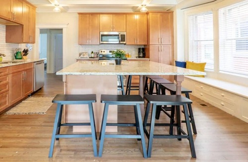 Shaw House | 8BR at Tower Grove Park Sleeps 22 ABODEbucks