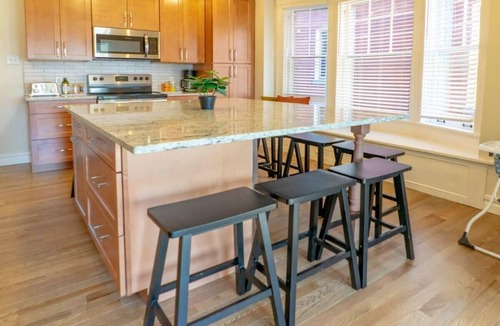 Shaw House | 8BR at Tower Grove Park Sleeps 22 ABODEbucks