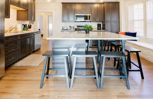 Shaw House | 8BR at Tower Grove Park Sleeps 22 ABODEbucks