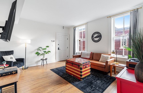Old Louisville Apartment | 90 Days - Bring Dog - Walk Score 84