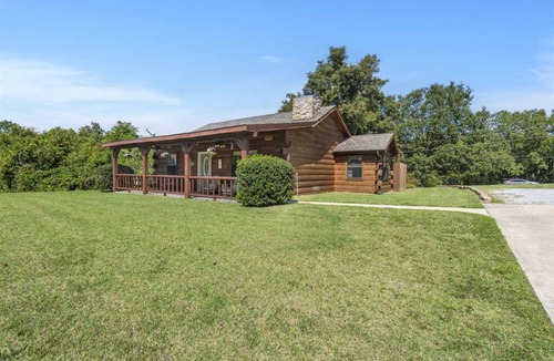 Big Cedars Cabin | 98 m² Cabin ∙ 2 bedrooms ∙ 6 guests