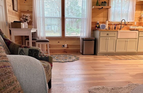 Altamont Cottage | A Charming Cottage Retreat Just Far Enough Away