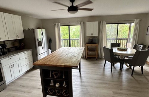Lancaster Cabin | A-frame house (.3 miles) to Center Hill Marina