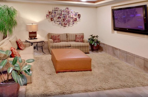 East Omaha House | A Luxurious Haven for Sweet & Lovely Couples