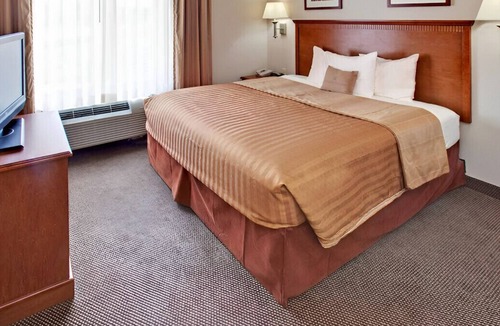 East Omaha House | A Luxurious Haven for Sweet & Lovely Couples