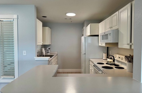Manteo Condo | A Pirates Life - Fishing, Boat Slip, Pool, Gym!