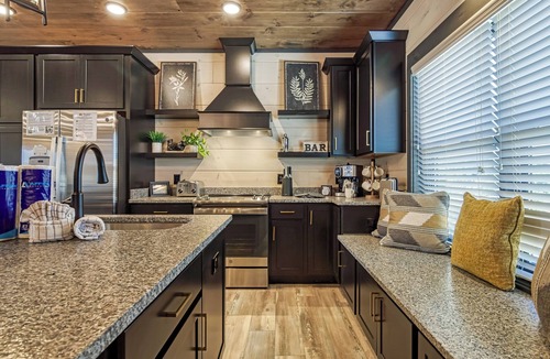 Wears Valley Cabin | A Smoky Mountain Splash- Free Waterpark, Theater Room, Private Pool!