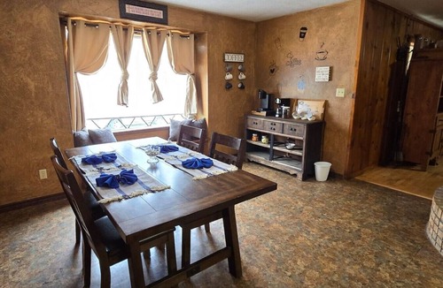 Sulphur House | A Walk in the Park family and pet friendly
