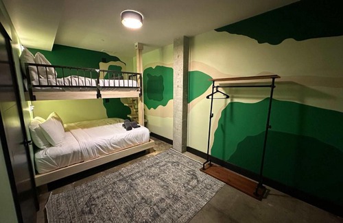 Downtown Louisville Hotel | A12 Lower East Crown Daily Double Suite