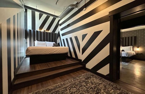 Downtown Louisville Hotel | A12 The Crown Duo Suite