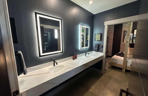 Downtown Louisville Hotel | A12 The NHS Superfecta Suite