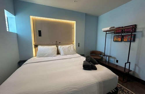 Downtown Louisville Hotel | A12 The Paddock Superfecta Suite