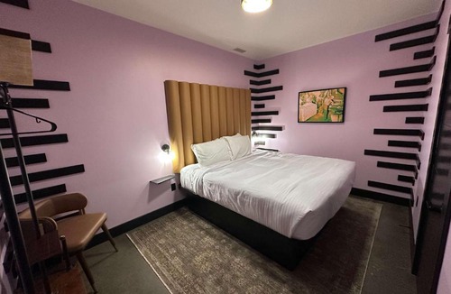Downtown Louisville Hotel | A12 Upper East Crown Daily Double Suite