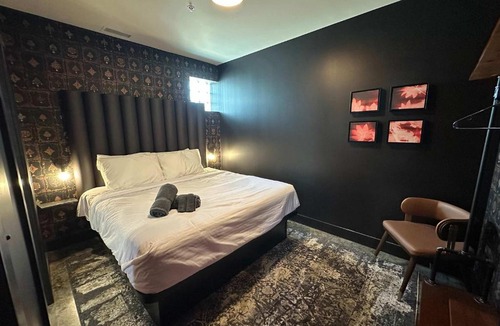 Downtown Louisville Hotel | A12 Upper West Stakes Daily Double Suite