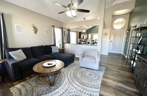 Alban Hills House | ABQ Home Overlooking Mountain- Near Sandia Tramway + Balloon Fiesta