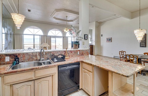 Westside House | ABQ Townhouse w/Mtn-View Balcony: Pets Welcome!